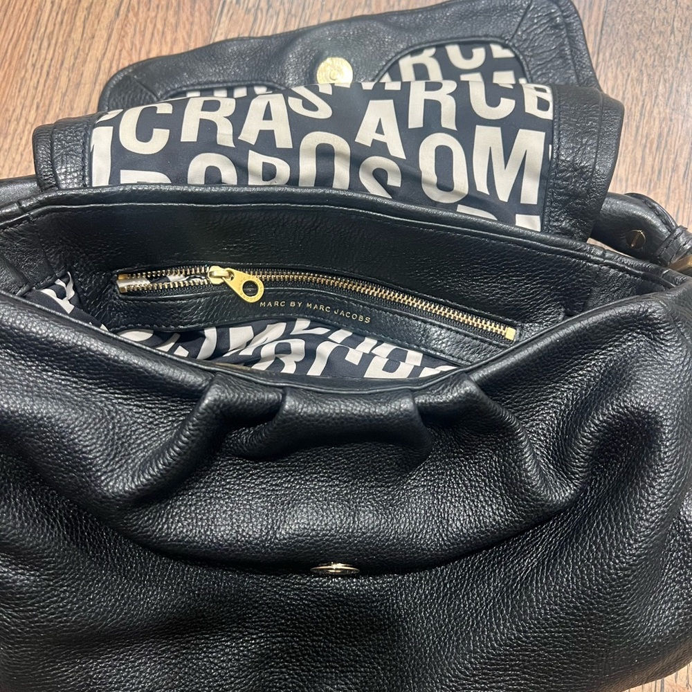 Marc by Marc Jacobs Black Classic Q Pebbled Leather Ukita Crossbody Flap Bag - Picture 10 of 11
